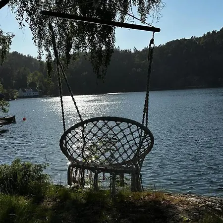 Moderne Sommeridyll Med Tilgang Til Brygge Og Bat I