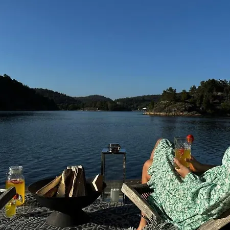 Moderne Sommeridyll Med Tilgang Til Brygge Og Bat I *