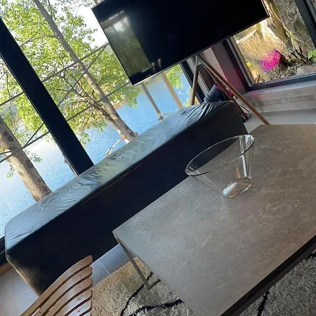 Moderne Sommeridyll Med Tilgang Til Brygge Og Bat I